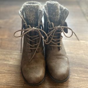 Combat boots